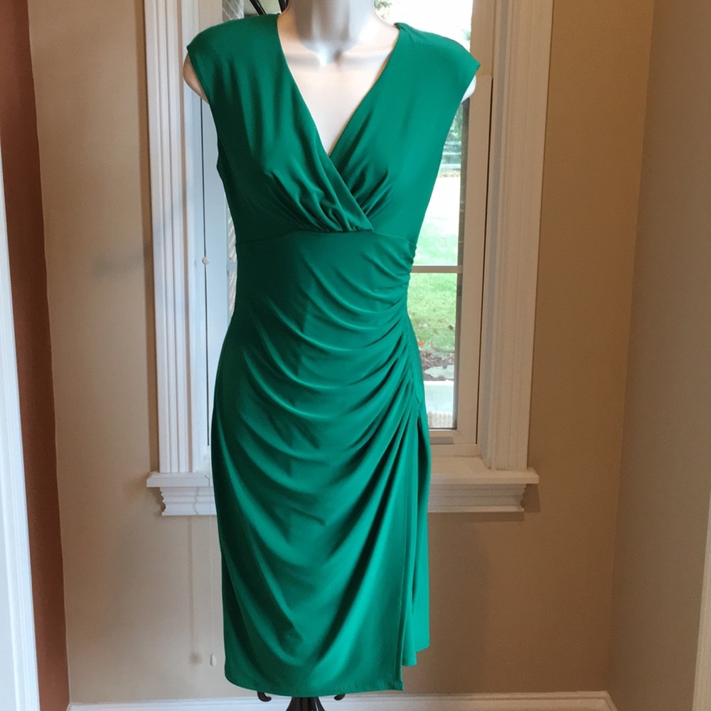NWT Figure Flattering dress w/shirred side